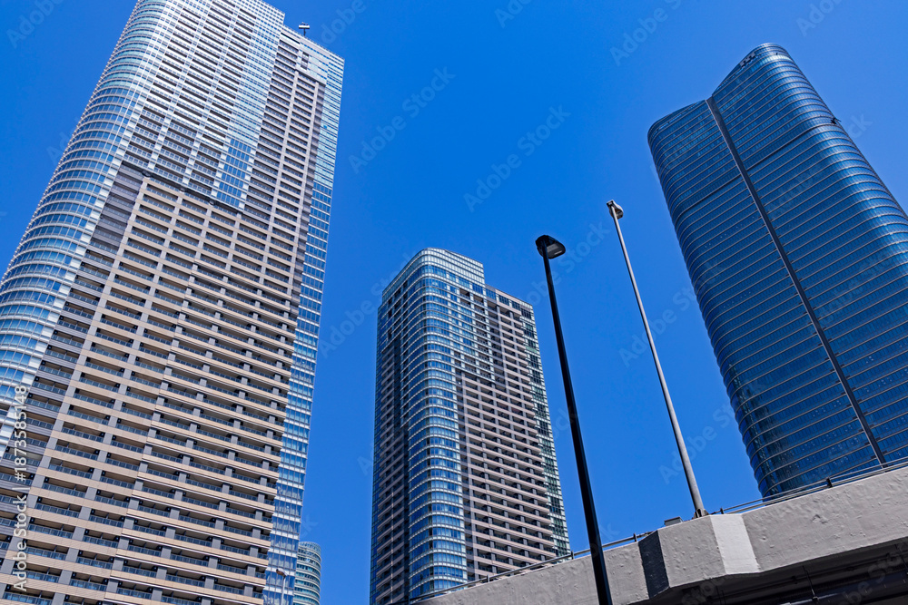 Obraz premium 麻布台の高層ビル群・都市風景