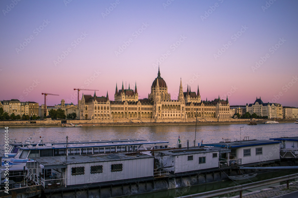 Naklejka premium Hungarian Parliament Building