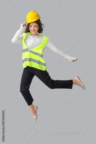 Female construction worker ...