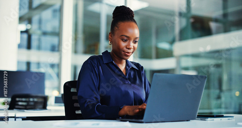 Fotografie Reading, black woman or laptop in business office for planning, investment project or forecast proposal