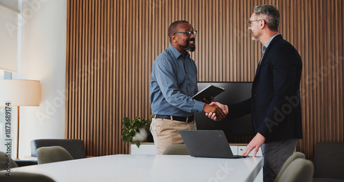 Canvas Print Shaking hands, deal and business men in office for partnership, agreement or collaboration