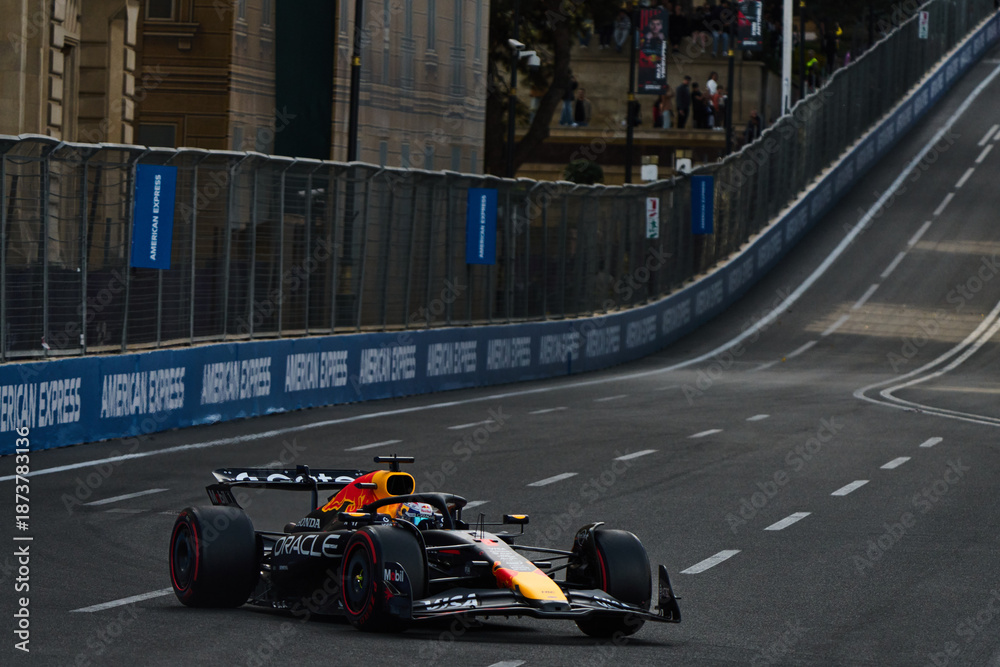 Naklejka premium BAKU, AZERBAIJAN - SEPTEMBER 20, 2025: An Oracle Red Bull Racing navigates the historic Baku City Circuit during the 2025 Azerbaijan Grand Prix weekend
