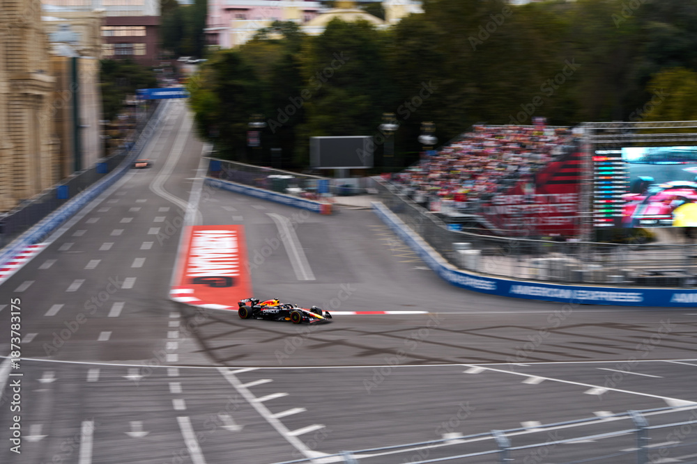 Fototapeta premium BAKU, AZERBAIJAN - SEPTEMBER 20, 2025: Max Verstappen pilots the Oracle Red Bull Racing RB21 during the qualifying session of the 2025 Azerbaijan Grand Prix