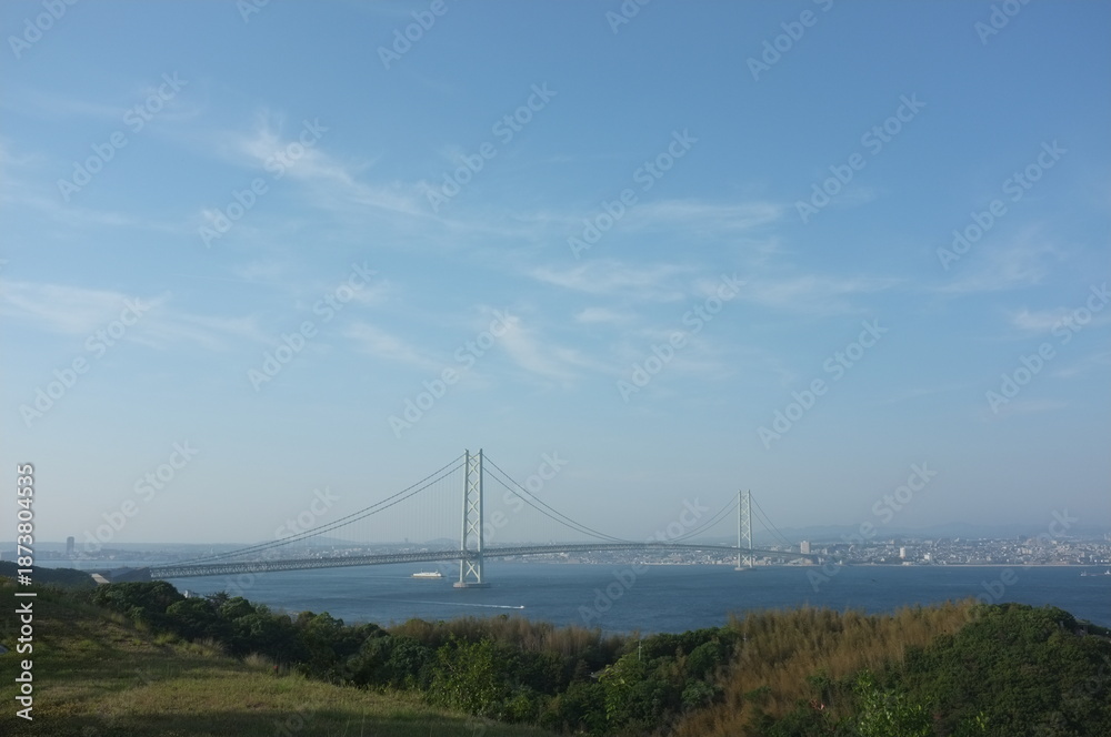 Obraz premium 淡路サービスエリアから見た明石海峡大橋