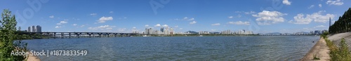 청명한 가을, 파란 하늘과 하얀 구름, 자연과 도시, 서울 한강 풍경 - Clear autumn, nature and city, sky, clouds, Seoul Hangang River scenery, South Korea
