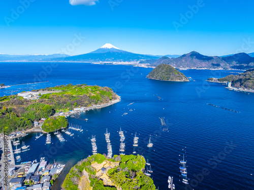 駿河湾、内浦湾と富士山（静岡県沼津市）