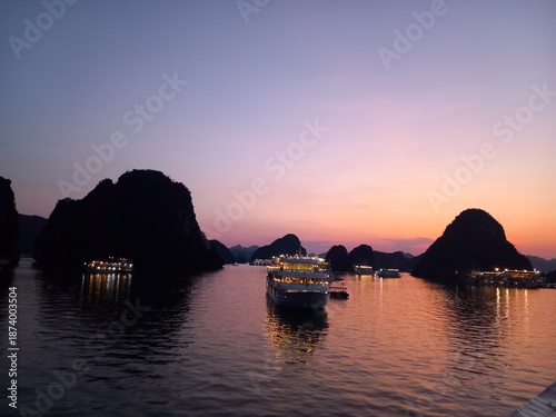 Vietnam Hallon Bay