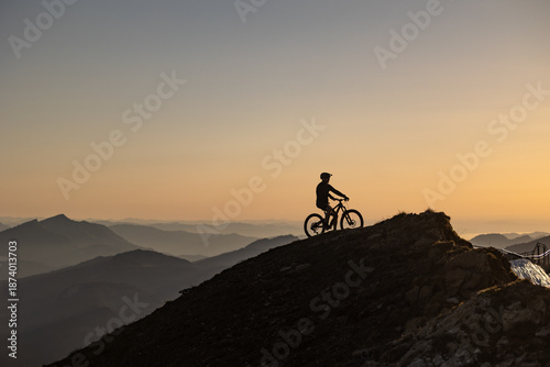 MTB-Fahrer in den Alpen