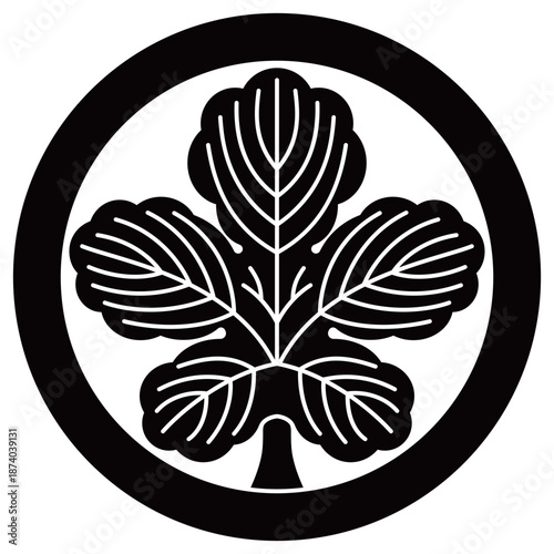 家紋です。丸に梶の葉といいます。