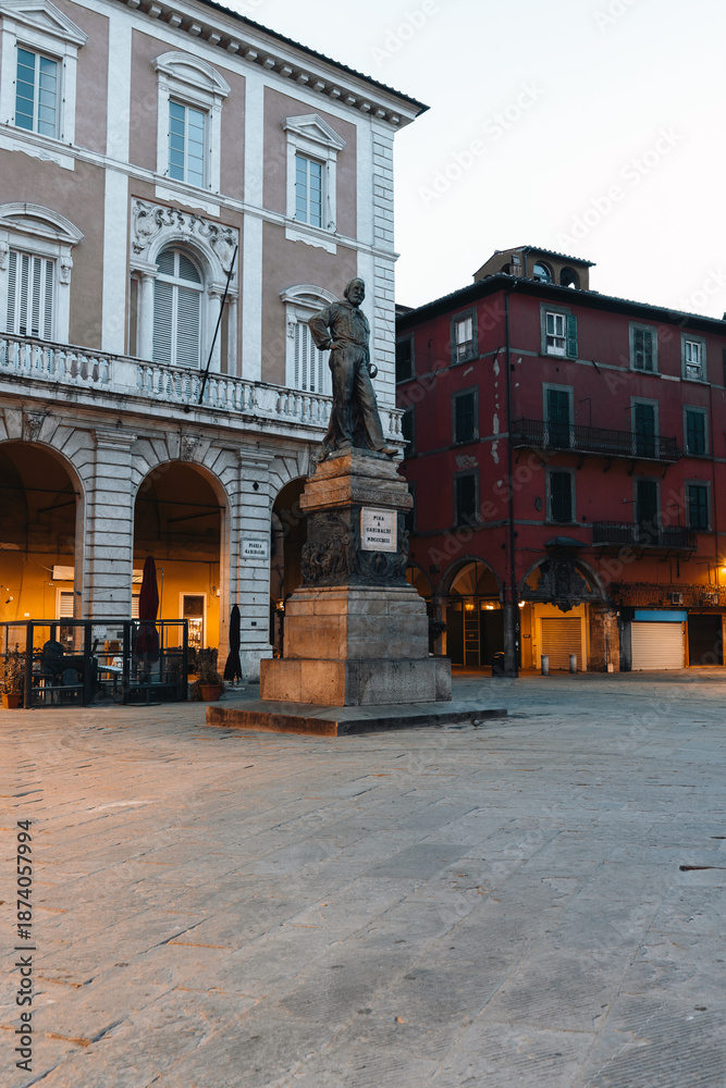 Fototapeta premium Quiet Streets of Pisa at Sunrise