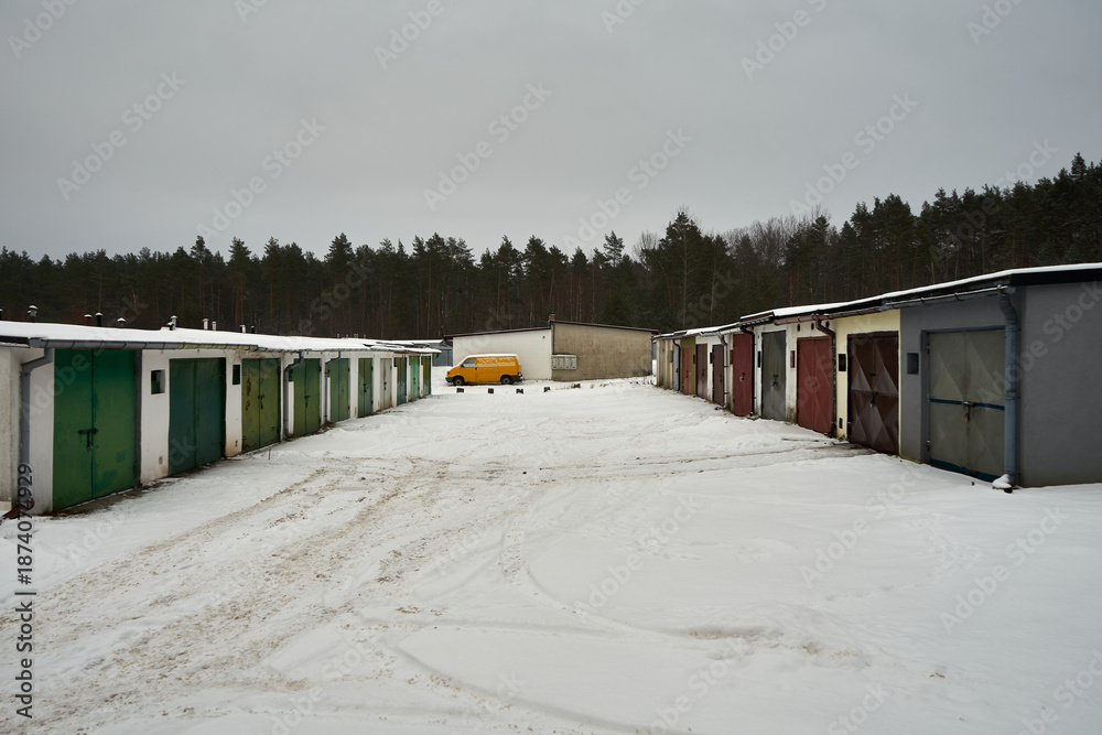 Naklejka premium garaże ,zima 