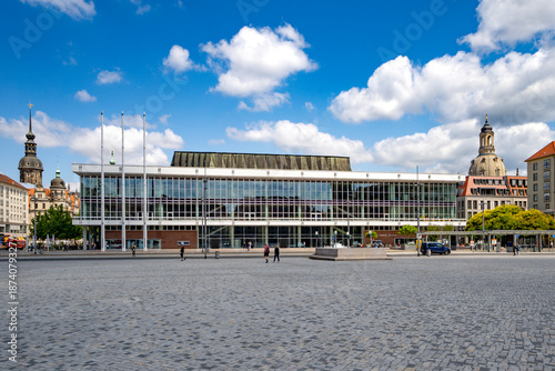 Dresden Sachsen Frauenkirche Schloss Elbe Deutschland Brücke Kathetrale Sommer Blumen Blauer Himmel Germany Heinz Steyer Stadion Fürstenzug Yenidze