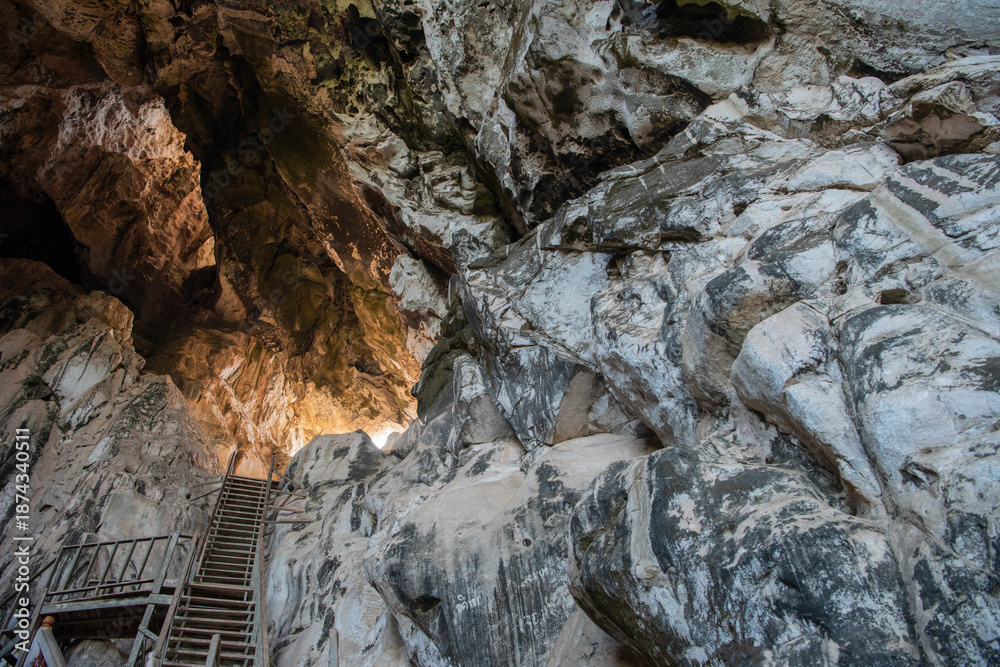 Fototapeta premium THAILAND SA KAEO WAT THAM KHAO CHAKAN CAVE