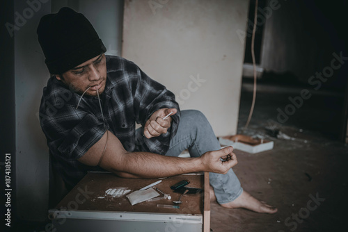 Εκτύπωση καμβά Asian men are drug addicts to inject heroin into their veins themselves,Thailand