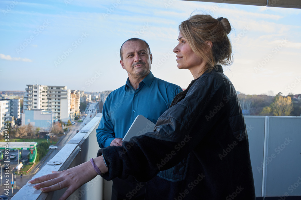Obraz premium Client admiring apartment balcony view
