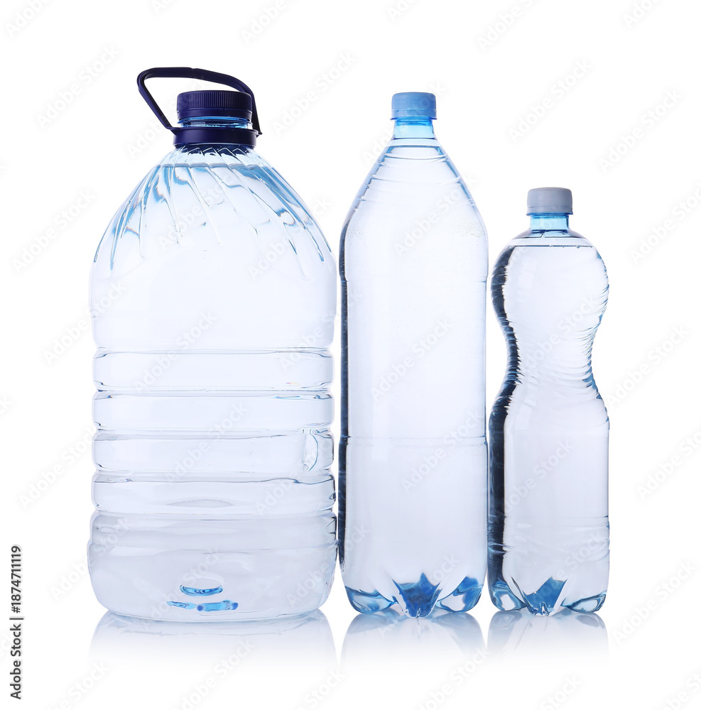 Naklejka premium Water bottles of different sizes isolated on white