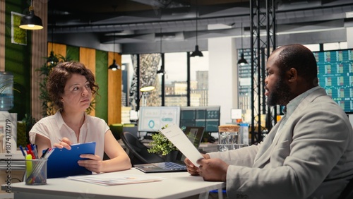 Φωτογραφία Human resources recruiter evaluating a confident male candidate during a professional job search conversation about employment and onboarding within a growing enterprise