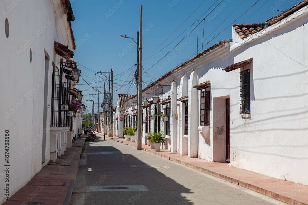 Obraz premium Beautiful colonial streets of the Heritage Town of Santa Cruz de Mompox in Colombia.