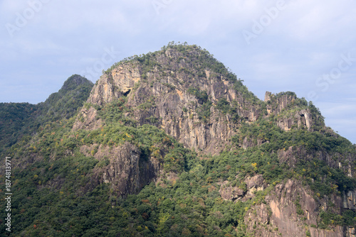 宮崎県の比叡山から望む矢筈岳