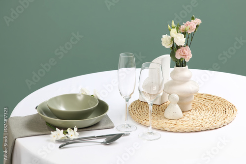 Beautiful table setting wit...