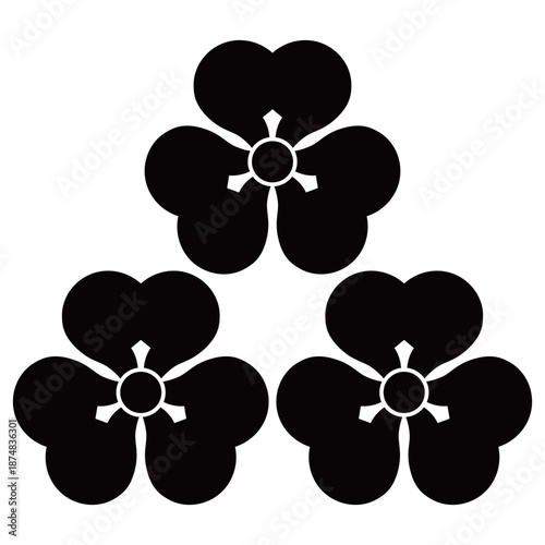 家紋です。三つ盛片喰といいます。