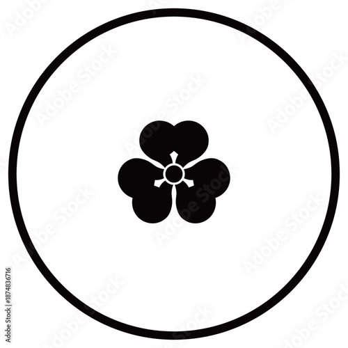 家紋です。糸輪に豆片喰といいます。