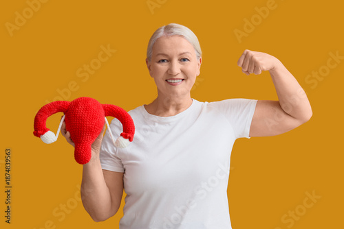 Mature woman with knitted u...