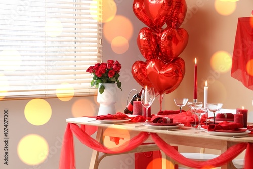 Dining table setting for Va...