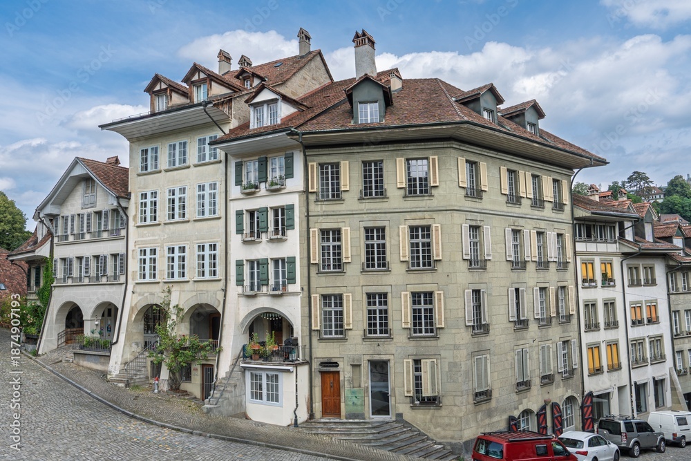 Fototapeta premium Discover the beauty of Bern, Switzerland, featuring its medieval architecture. This captivating scene invites exploration of the city s rich history and charm, ideal for travel enthusiasts.