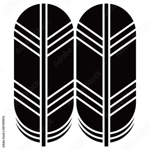 家紋です。並び鷹の羽といいます。