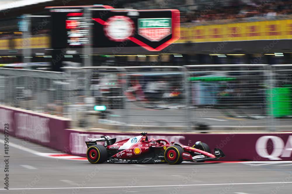 Fototapeta premium BAKU, AZERBAIJAN - SEPTEMBER 21, 2025: Charles Leclerc drives the Scuderia Ferrari HP SF-25 during the Formula 1 Azerbaijan Grand Prix at Baku City Circuit