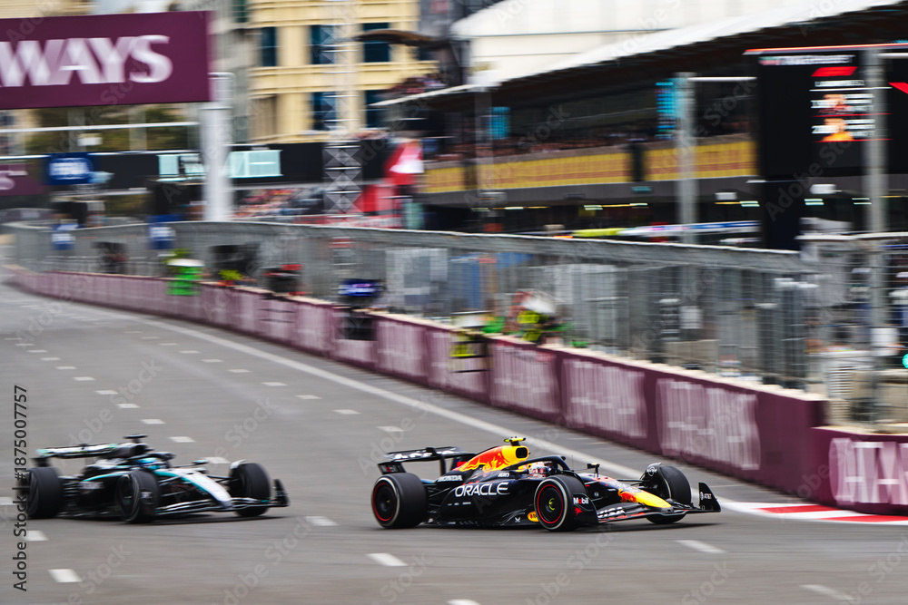 Fototapeta premium BAKU, AZERBAIJAN - SEPTEMBER 21, 2025: Max Verstappen in the Oracle Red Bull Racing RB21 leads George Russell in the Mercedes-AMG PETRONAS W16 during the Formula 1 Azerbaijan Grand Prix