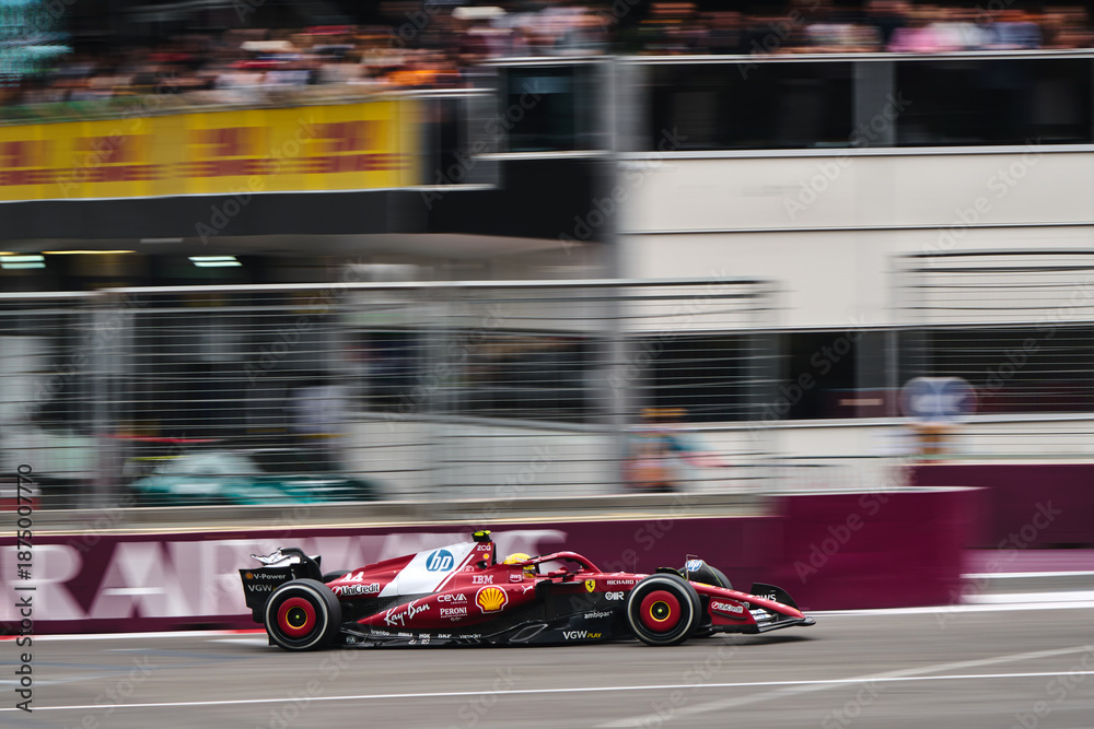 Fototapeta premium BAKU, AZERBAIJAN - SEPTEMBER 21, 2025: Lewis Hamilton maneuvers his Scuderia Ferrari HP car through the Baku City Circuit during the Formula 1 Azerbaijan Grand Prix