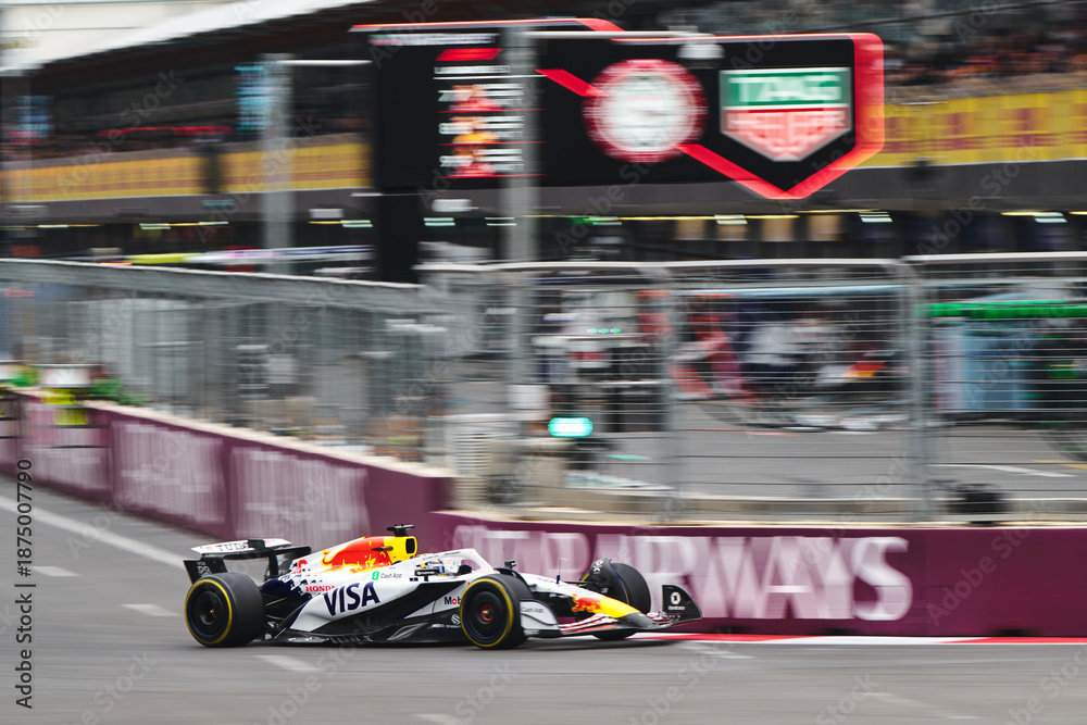 Naklejka premium BAKU, AZERBAIJAN - SEPTEMBER 21, 2025: New Zealand driver Liam Lawson pilots the Visa Cash App Racing Bulls VCARB 02 during the Formula 1 Azerbaijan Grand Prix
