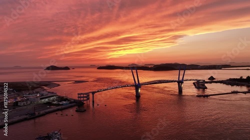 충남 태안군 백사장항과 드르니항을 연결하는 꽃게다리의 일몰