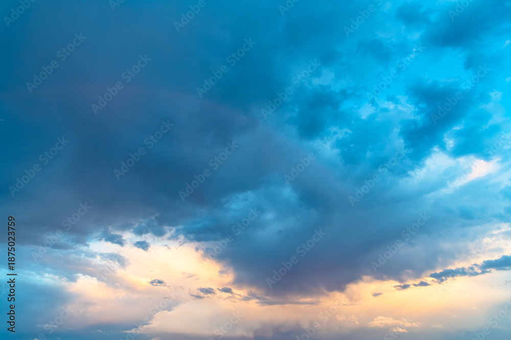 Fototapeta premium Twilight Meets the Stormy Sky