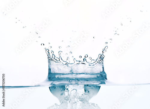 Water splashes and drops