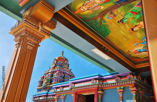 Wallpaper Mural スリ シヴァ スブラマニアン寺院　ナンディ / フィジー Torontodigital.ca