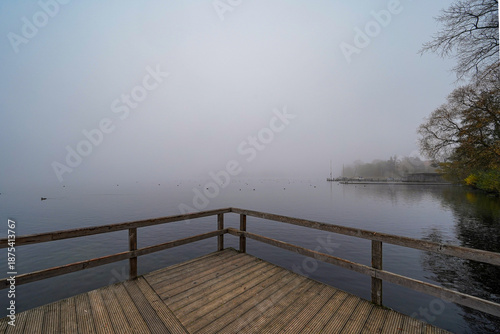 Ratzeburg in Schleswig-Holstein Domhof Altstadt Dom See Nebel Herbst Hafen Gebäude Backstein