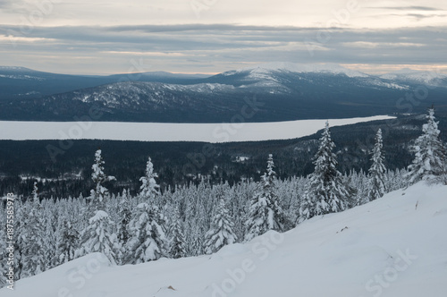 Obraz na plátně Winter view of lake Zuratkul and Zuratkul national park, Chelyabinsk region, Rus