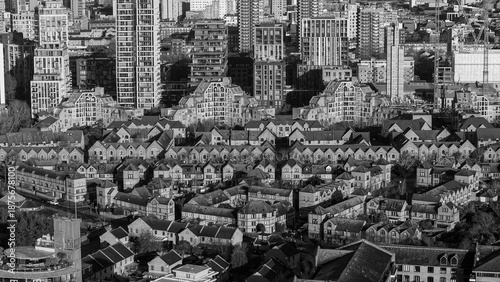 Fotografi London cityscape showing modern high rise buildings towering over traditional lo