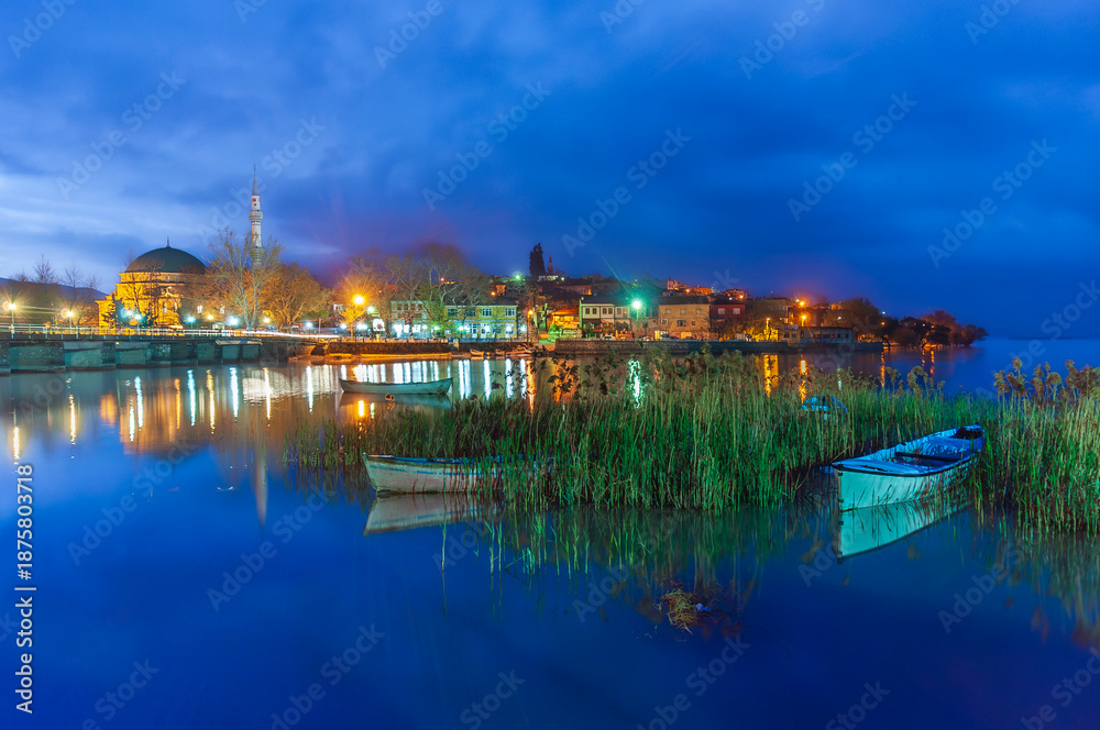 Obraz premium The Golyazi Village night view in Bursa City of Turkey