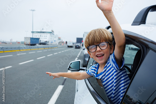 Canvastavla Boy waving happily outside car window wait for ferry boarding