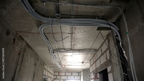 Billede på lærred Electrical wiring conduits installing on concrete ceiling