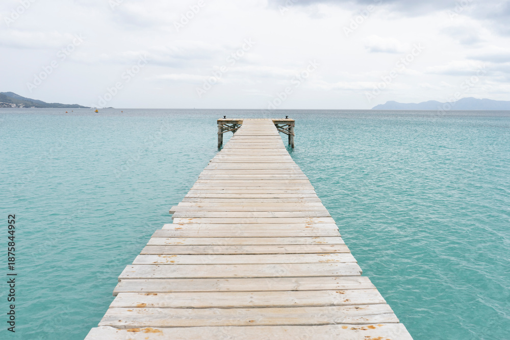 Obraz premium Wooden pier extending into calm turquoise water.. Palma de Mallorca, Spain