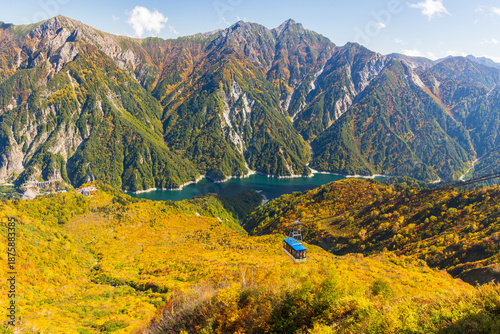 日本の風景・秋　紅葉の立山黒部アルペンルート　絶景の大観峰
