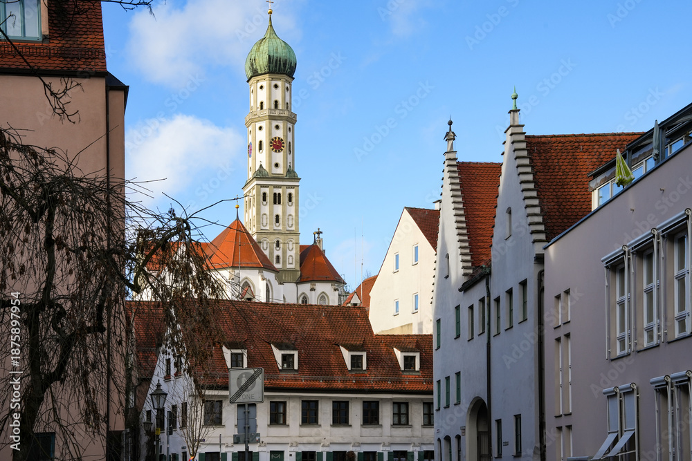 Obraz premium The building with the striking onion dome is the Catholic Basilica of St. Ulrich and Afra in Augsburg. It is located on Ulrichsplatz at the southern end of Maximilianstraße.