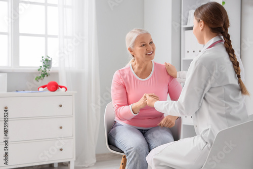 Mature woman with gynecolog...