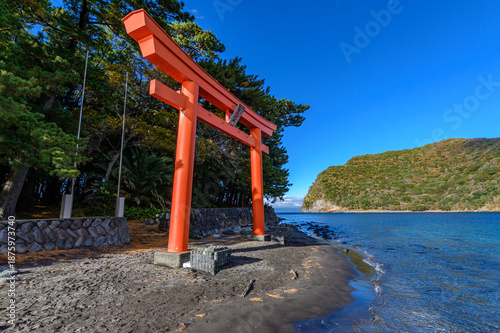 【絶景】静岡県沼津市戸田　御浜岬の諸口神社と富士山