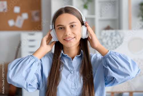 Teenage girl in headphones ...